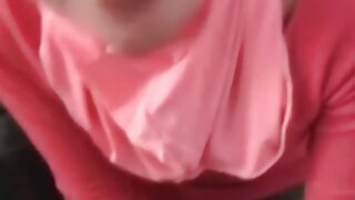 Olivia OLovely i Nyomi Marcela se jebaju u seksi pozi u vozu