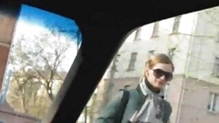 Obrnuta scena gangbanga s jednim tipom i gomilom retro kurvi
