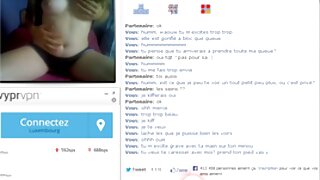 Dvije djevojke sa fakulteta ližu sise na zabavi
