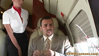 Kurva Kizzy Sixx pumpa svoj ugrabi i igra se različitim seks igračkama