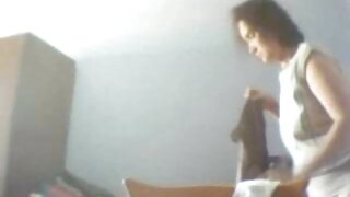 Slatka i seksi plavuša Vanilla Skye se saginje za crncem