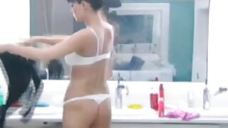 Preslatka i prsata crvenokosa Jessica Rabbit puše latino kurac