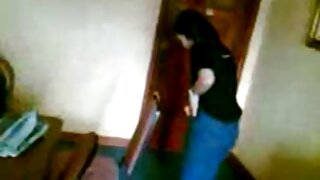 Zafira i Janny koriste različite plastične igračke da rastežu svoje dupe