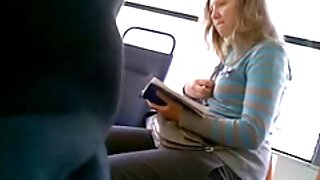 Pogled na znojno savršeno oblikovano tijelo Saeke Tanake koji se stvrdnjava