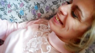 Audrey Bitoni, prsata zgodna brineta jede svoju macu i jebe je širom otvorenih nogu.