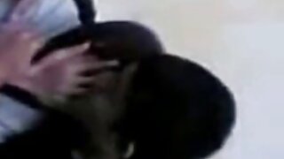 Razmažena riba Cherry Kiss uživa u igri sa spermom u ustima i pravi mehuriće sa spermom