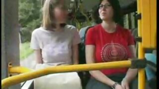 Lezbijska mešavina na kauču sa Sandy i Celeste Star